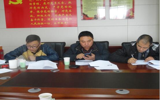 康正发为驾驶员办理入职手续、签署劳动条约。。。。