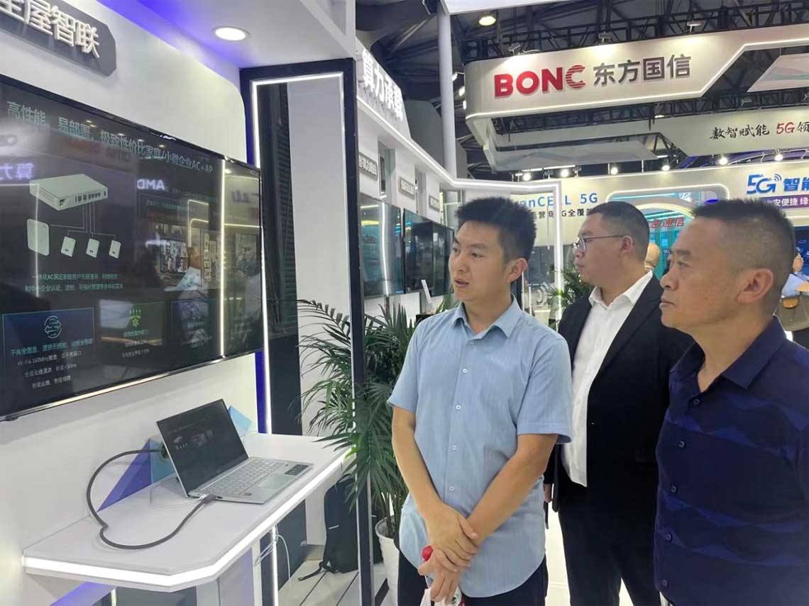 旅行全屋智联展区，，，陈光平举行先容